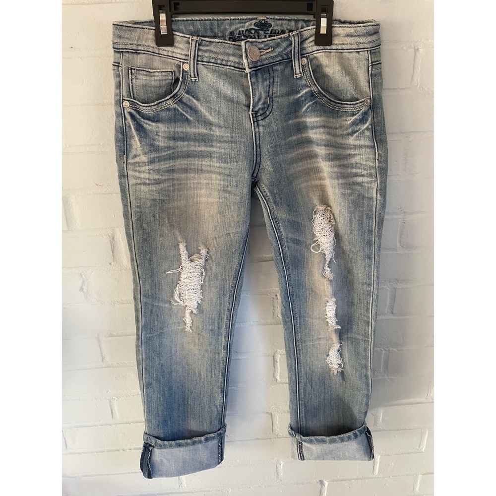 Y2K Almost Famous Women's Medium Wash Cuffed Capris‎ Size 7